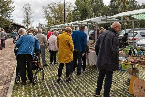 Verscheidenheid aan biologische en streekproducten op de herfstmarkt