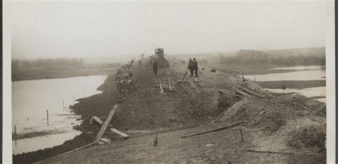Historische prent van een overstroming van de Maas in Luik