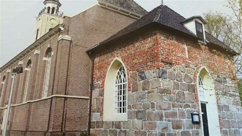 Granieten zwerfstenen in de muur van de kerk van Odoorn