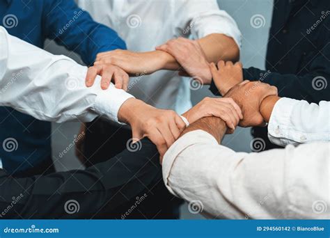 Themafoto van een team dat samenwerkt aan contentcreatie