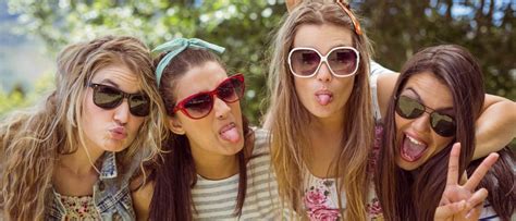 Artistieke impressie van een sfeervol weekend met vriendinnen