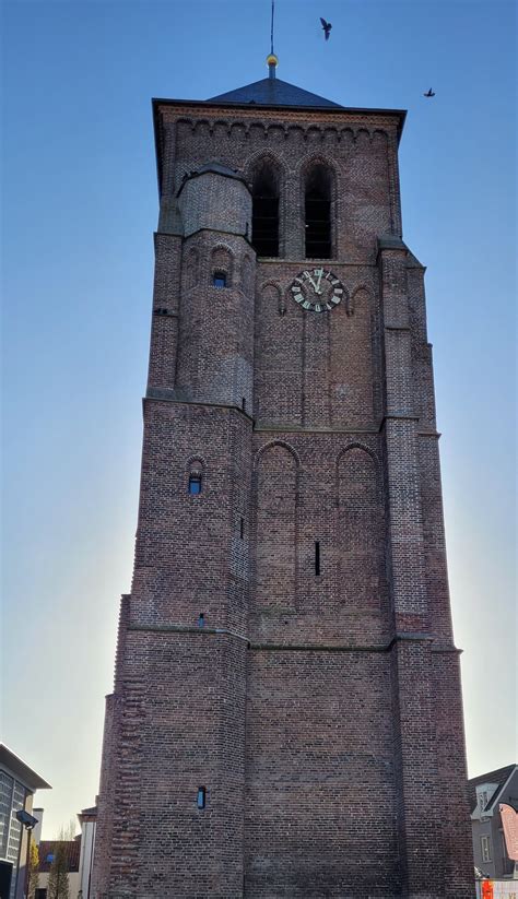 Sint-Bonaventurakerk in Woerden met de kenmerkende hoge toren