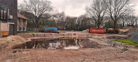 Foto's van de sloop van het oude gebouw en de bouw van het nieuwe centrum