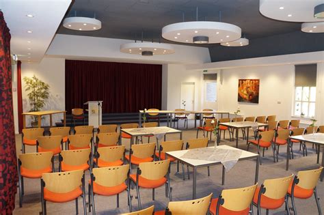 Interieurfoto's van de zalen, keuken en overige ruimtes van het huidige Maranatha centrum