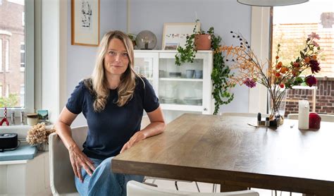 Femke van der Laan tijdens haar Preek van de Leek