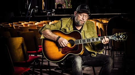 Een collage van afbeeldingen van gospelartiesten zoals Michael W. Smith en Kees Kraayenoord.