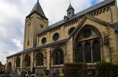 Detail van Romaanse bogen en spaarvelden in de Alexanderkerk