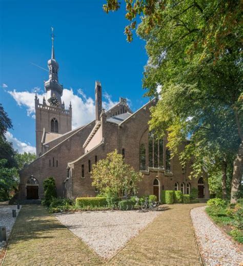 Artistieke impressie van de voormalige Hervormde Kerk van Overschie met de kenmerkende spits