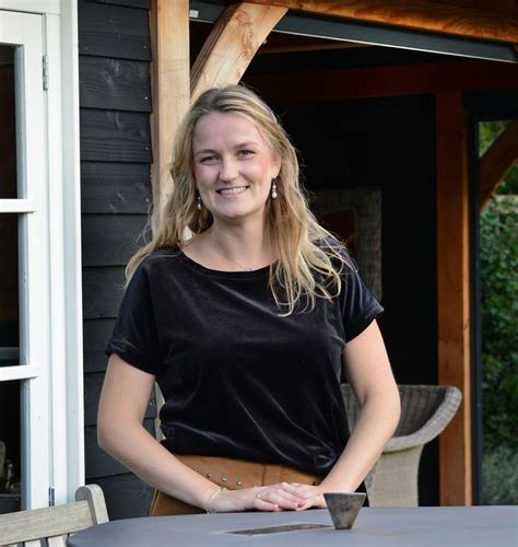 Foto van Paula Schot als wethouder
