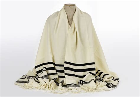 Illustratie van een Joodse gebedsmantel met kwasten (tzitzit).