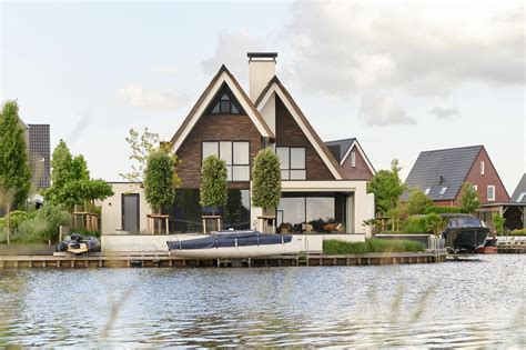 Moderne villa aan de Giessen met uitzicht over het water
