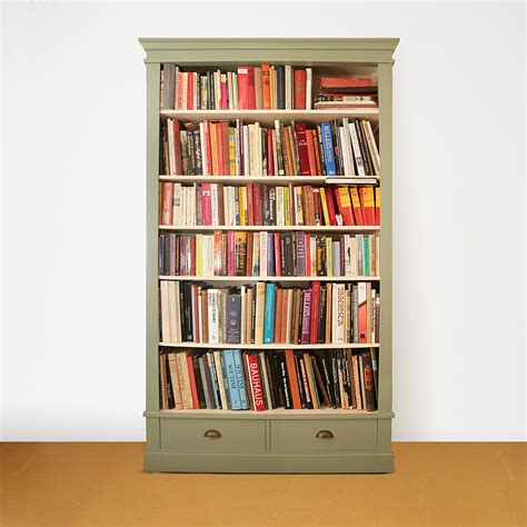 Boekenkast met werken van Gerard Wisse