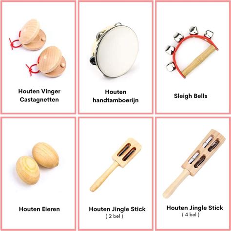 Foto van een persoon die muziek maakt, met een kacheltje naast het instrument.