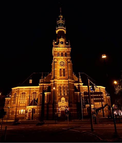 illustratie van de Grote Kerk in Apeldoorn met symbolische kaarsen