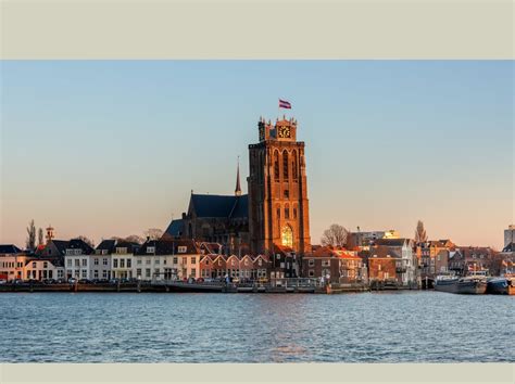 Illustratie van de Grote Kerk in Dordrecht tijdens de Synode van Dordrecht