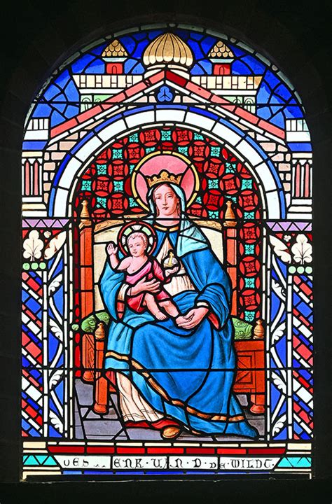 Illustratie van een gebrandschilderd raam in een kerk