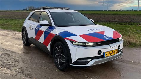 politieauto in de Schilderswijk