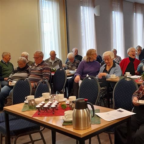 Foto's van diverse kerkelijke activiteiten: koffiemorgen, kerstviering, rommelmarkt