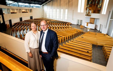 Interieurfoto van de kerk van de Gereformeerde Gemeente Gorinchem, mogelijk tijdens de renovatie of een eerdere staat.