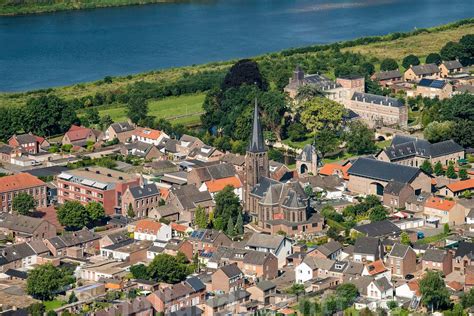 Foto van de Sint-Corneliuskerk van Borgharen