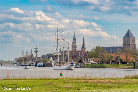 een historische afbeelding van de stad Kampen met de IJssel
