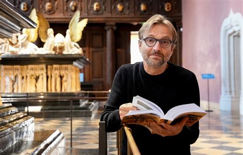 Schema dat de workflow van het opnemen, bewerken en publiceren van een preek illustreert.