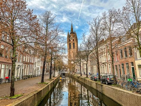 Schema van de kerkelijke herstructurering in Delft, met de Adelbertkerk als centraal punt