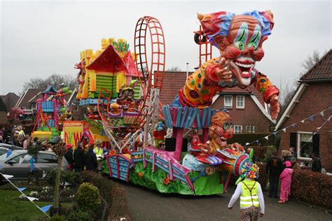 Illustratie van een praalwagen uit een historische stoet