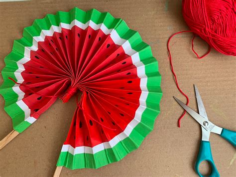 Een waaier als symbool voor beweging en communicatie