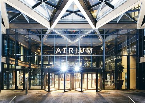 Interieurfoto van het Atrium met lichtdoorlatende kapconstructie