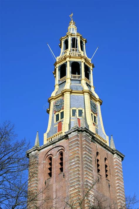 Foto van de Hartebrugkerk met de kerktoren