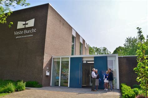 Foto van het gemoderniseerde interieur van de Vaste Burcht, met nadruk op licht en ruimte