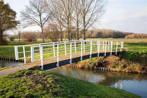 Een afbeelding die de brug tussen de berg van Gods recht en de berg van Gods genade symboliseert