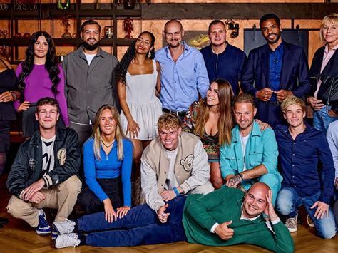 Groepsfoto van deelnemers aan een debatwedstrijd