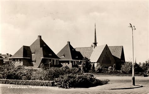Een afbeelding van de Pauluskerk in Amstelveen
