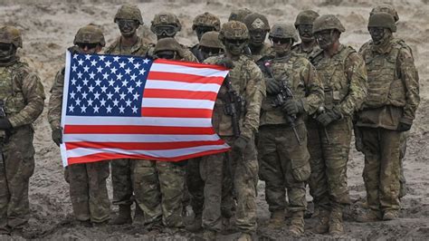 Illustratie van Britse en Amerikaanse soldaten die inkwartieren in school- en kloostergebouwen in Zonhoven.