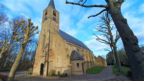 Een artistieke impressie van de Maranathakerk en de Dorpskerk in Rhoon.