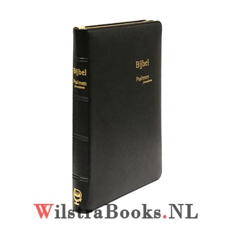 Gedetailleerde foto van een zakbijbel met goudsnede en duimgrepen, om de luxe afwerking te tonen.