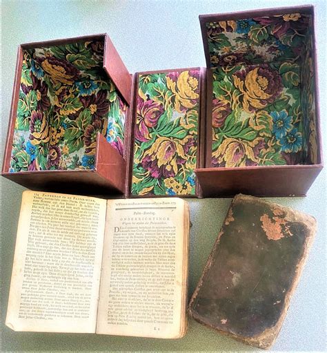 Collage van verschillende oude kerkboeken.