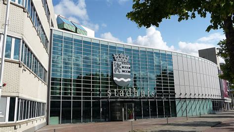 foto van het stadhuis van Nissewaard