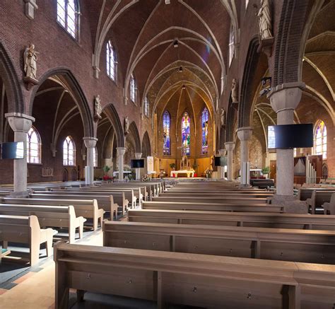 Thematische foto van een kerkgebouw in Berkel en Rodenrijs