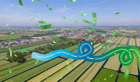 Foto van de bevestigingsdienst met meerdere predikanten