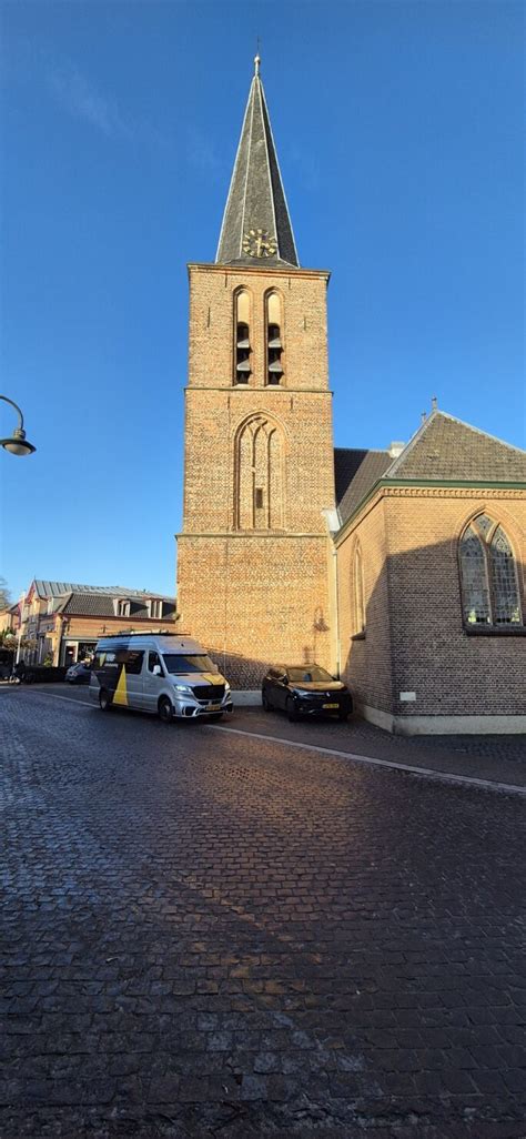 artistieke impressie van de monumentale Kempengotische kerktoren