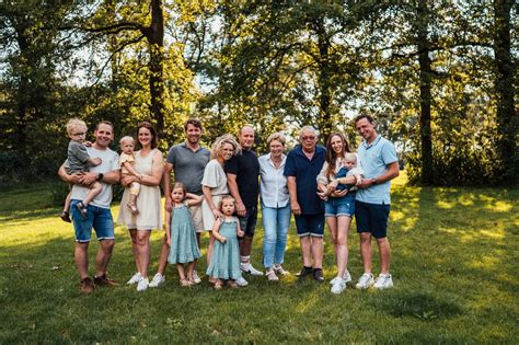 Familiefoto van Gerard, Janneke de Wit en hun kinderen
