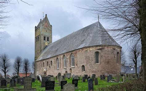 Friese landschap met een kerk in de verte