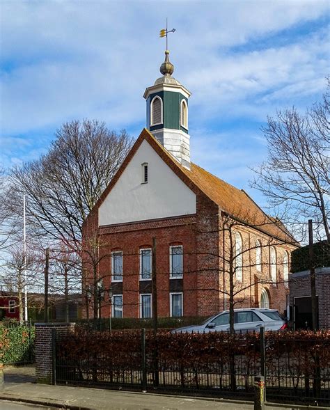 Het sobere kerkgebouw van de Molukse Kerk in Hoogkerk