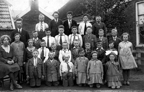Schoolfoto uit 1950 met vermelding 