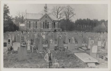 Foto van de neogotische kerkhofkapel op de R.K. begraafplaats