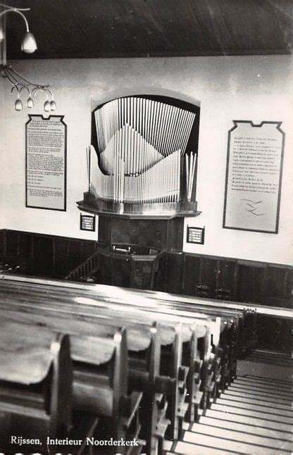 Interieur van de Noorderkerk met preekstoel
