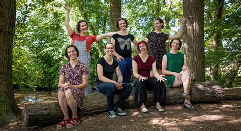 foto van een groep gemeenteleden of kerkgebouw